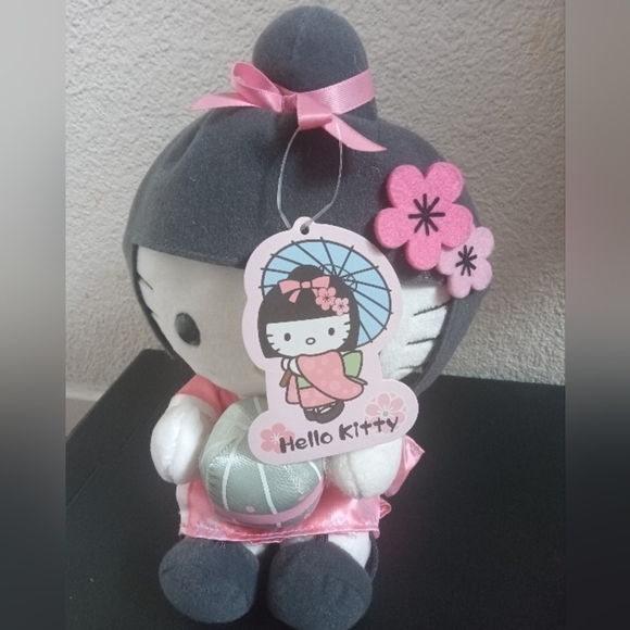 LIMITED EDITION Hello Kitty dressed in a traditional Japanese Kokeshi doll style - Picture 11 of 13